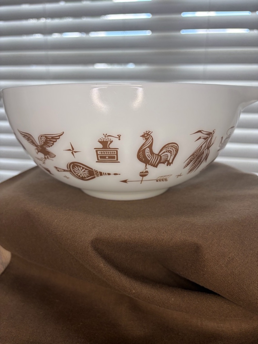 VINTAGE 1960’s Pyrex Early American “Cinderella” Milk Glass Bowl.